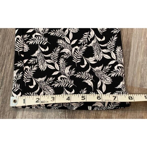 Signature Slimming Christopher & Banks Black & White Tropical Print Crop Pants 4 - Picture 12 of 12